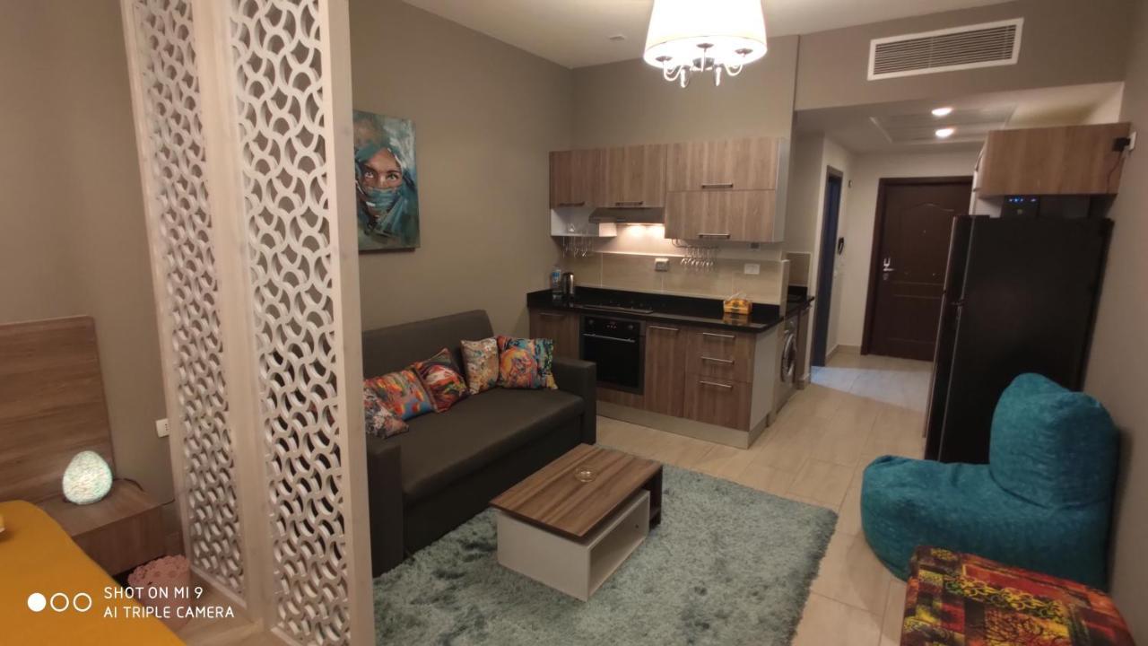 Apartament Stylish Pool View In Al Dau Heights *