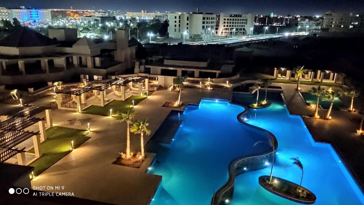 Apartament Stylish Pool View In Al Dau Heights *